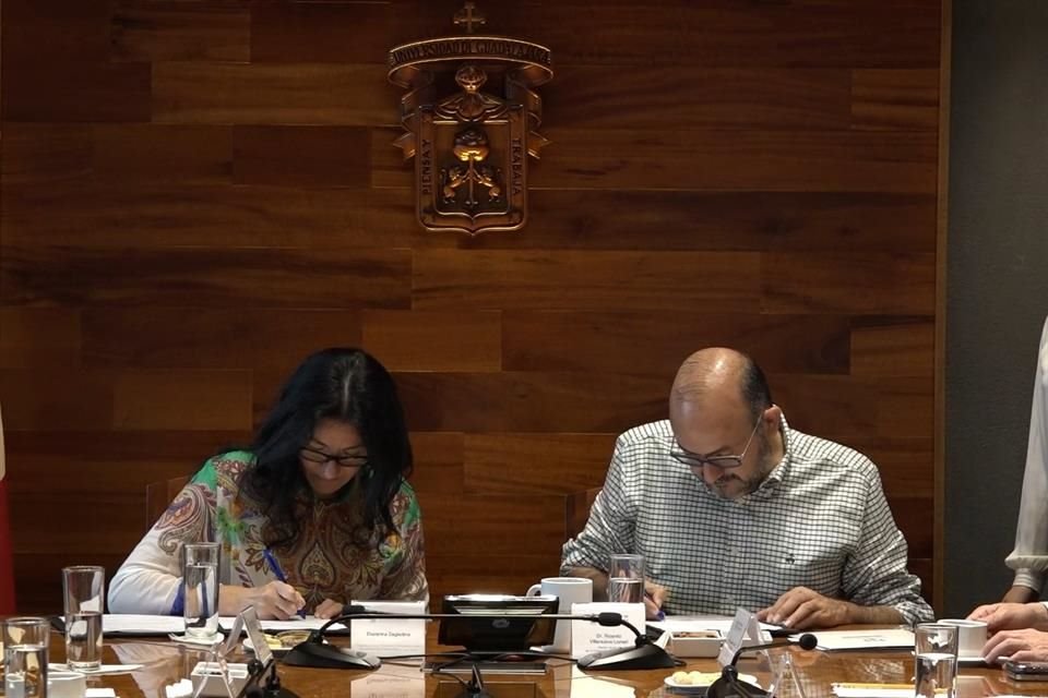 La UdeG firmó el Memorando de Entendimiento con el Secretariado Permanente de la Cumbre Mundial de Premios Nobel de la Paz.