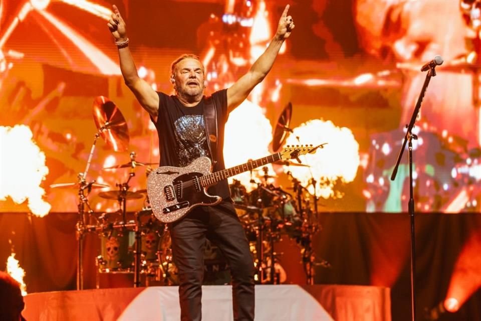 La banda anunció tres conciertos más de su gira 'México Lindo y Querido'.