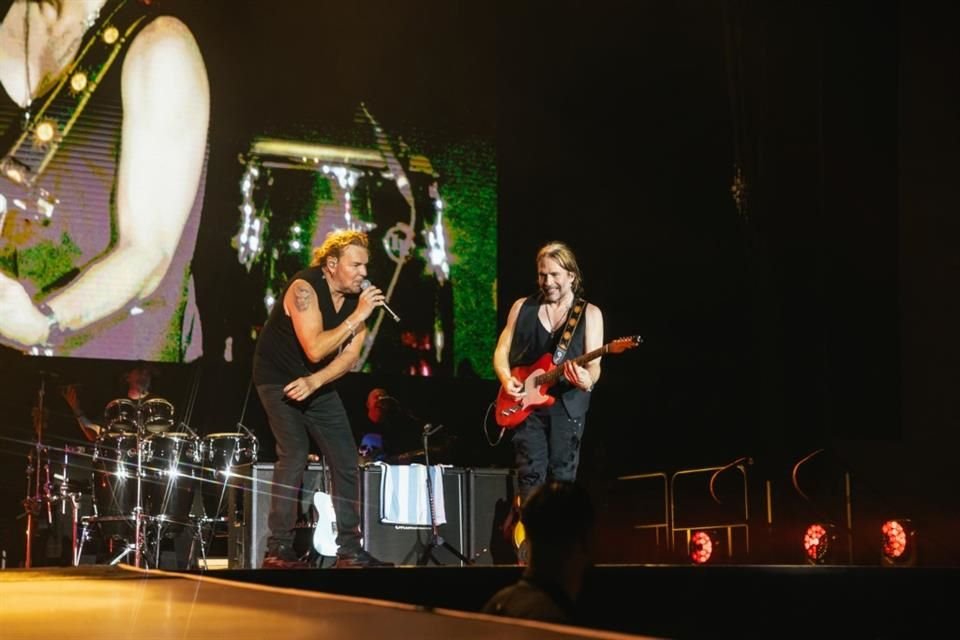 Maná ofrecerá shows el 16 de noviembre en la Arena Monterrey, 30 de noviembre en Estadio 3 de Marzo y concluirá su gira en el Palacio de los Deportes el 6 de diciembre.