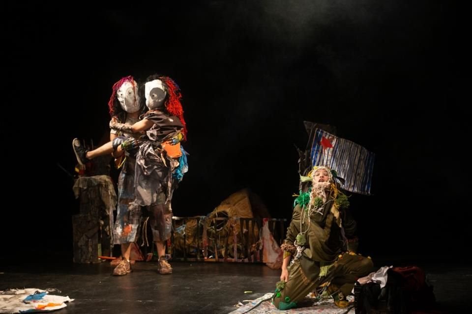 La compañía tapatía Anhelo Teatro, dirigida por Julieta Casavanes, alista el estreno de O-Tres, que habla del calentamiento global.