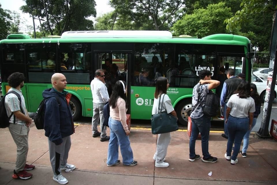 La tarifa del transporte público en la ZMG seguirá en $9.50 hasta 2025, pero para eso el subsidio será de 763 mdp con cargo al erario.