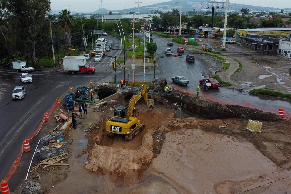 Mientras el socavón en Av. López Mateos Sur tardó 17 días en repararse, en el de Avenida Adolf B. Horn los arreglos sumarán dos meses.