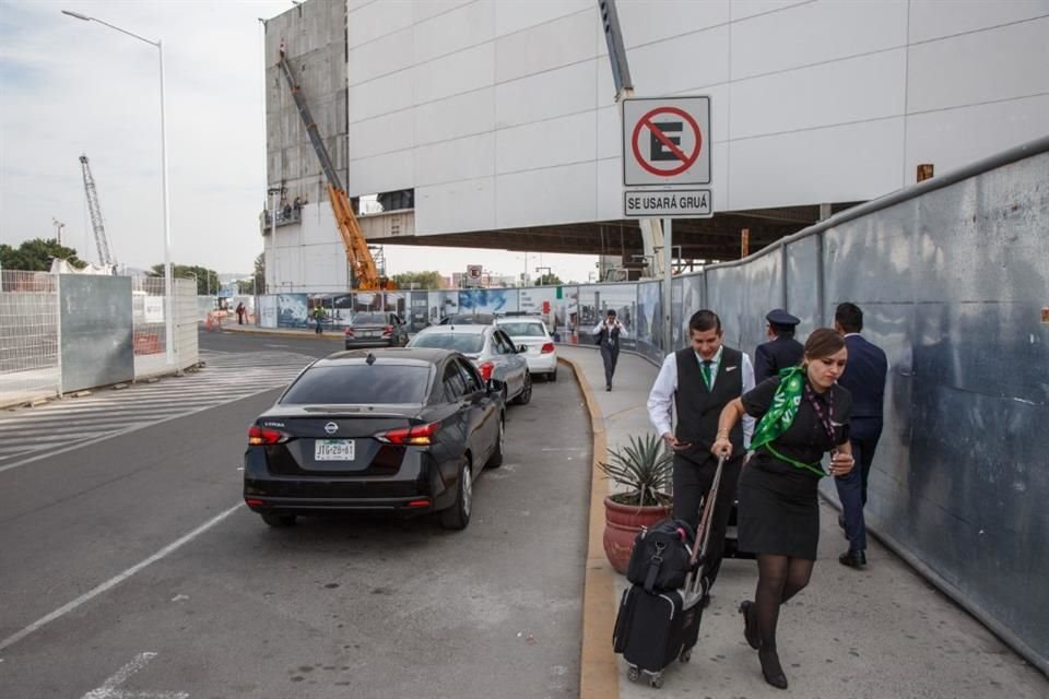 Aunque Uber ya puede dar servicio en aeropuertos, los socios de Guadalajara temen multas porque aún no les permiten el libre acceso.