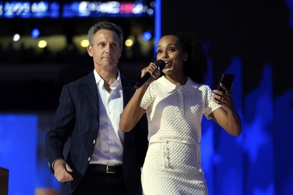 La actriz Kerry Washington fue quien fungió como conductora del evento, y estuvo acompañada por un invitado especial: su coprotagonista de la serie 'Scandal', Tony Goldwyn.