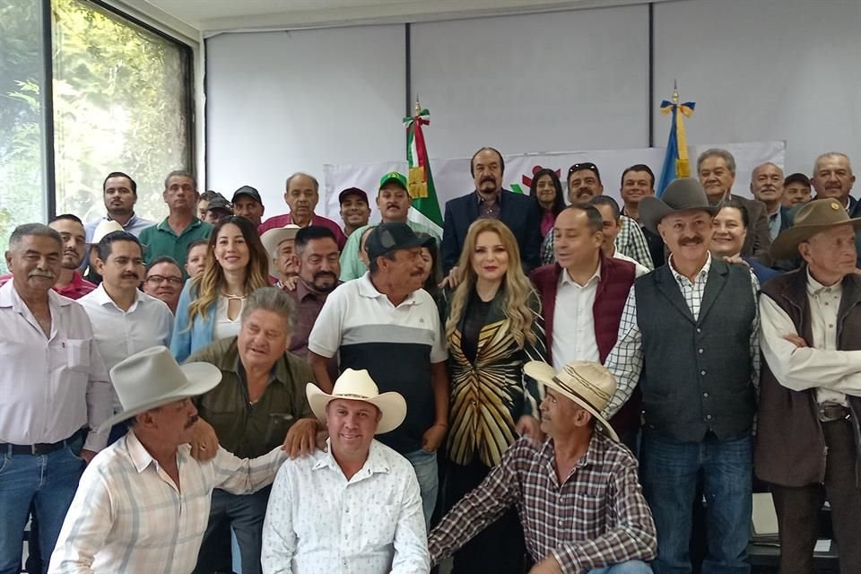 Agroproductores del Consejo Agroalimentario de Jalisco anuncian su respaldo a Claudia Delgadillo ante una eventual nueva campaña a la Gubernatura.