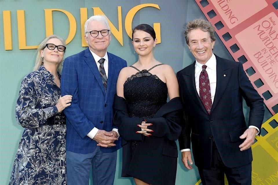 (De izquierda a derecha) Los actores Meryl Streep, Steve Martin, Selena Gomez y Martin Short asisten al estreno de la cuarta temporada de 'Only Murders in the Building'.