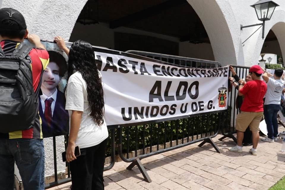 Familiares y amigos no pierden la esperanza de encontrarlo.