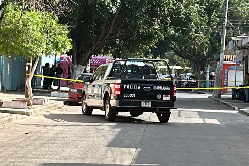 En la Colonia Miravalle una mujer murió tras la agresión a balazos que ella y un sujeto recibieron cuando caminaban por la calle.