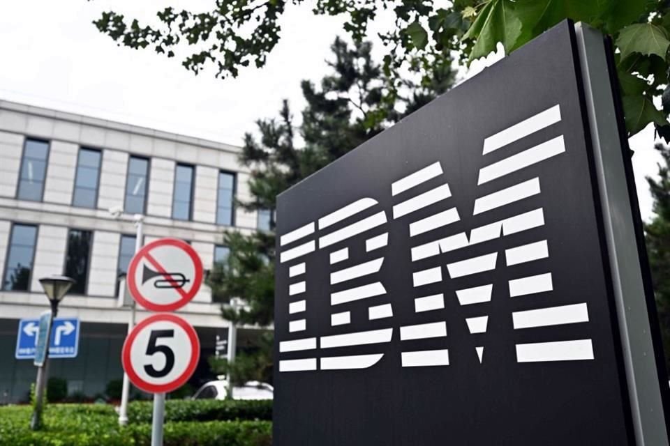 En los últimos cinco años, IBM reportó un gasto global de aproximadamente 33 mil 600 millones de dólares en investigación y desarrollo. 