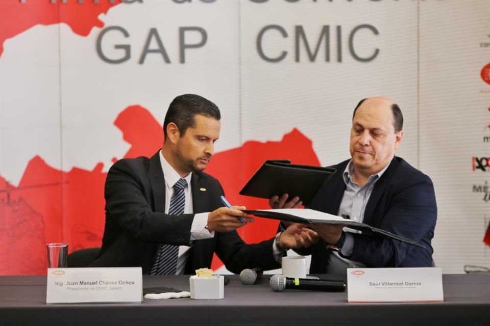 Firma del convenio entre CMIC y GAP.