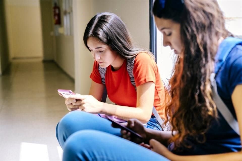 La adicción al celular es el desafío para maestros de secundaria en EU.