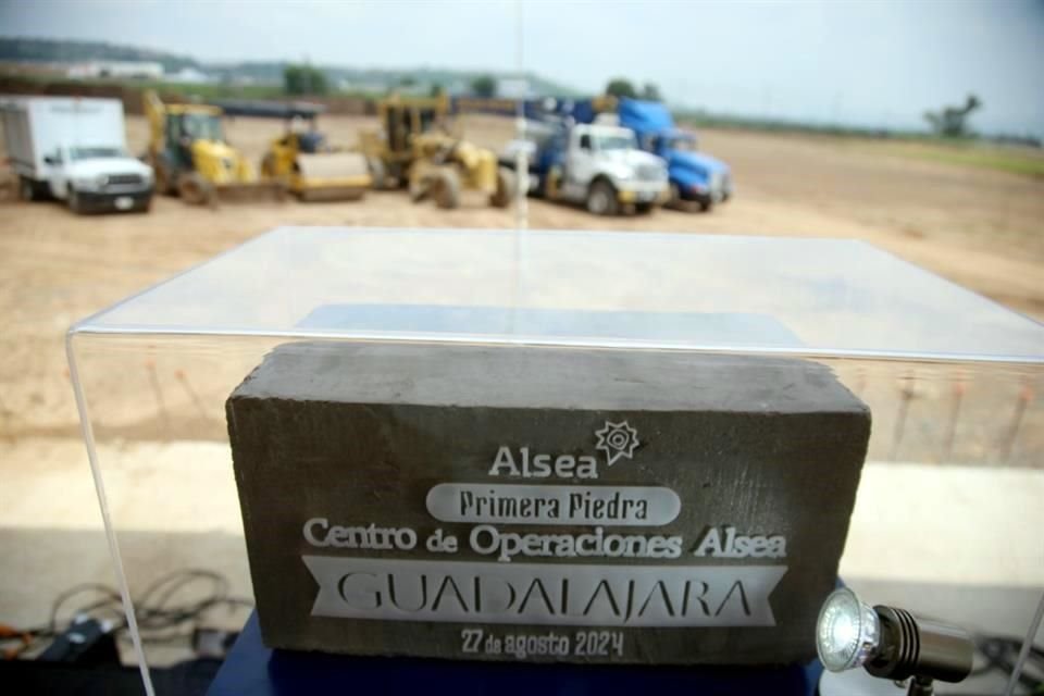 Este martes fue colocada la primera piedra del nuevo centro de operaciones de Alsea, que invertirá 650 millones de pesos.