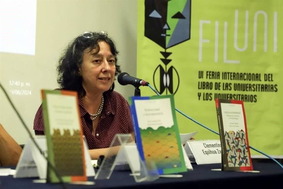 La bióloga Clementina Equihua Zamora, durante la presentación de la colección Ecosalud.