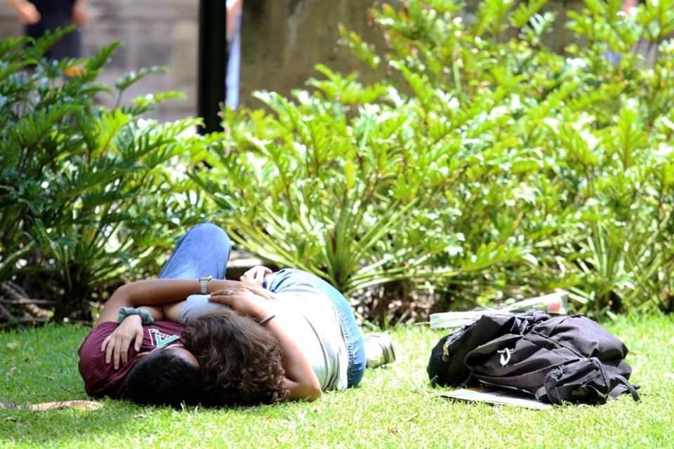 Advierten especialistas que una buena educación sexual también previene violencias.