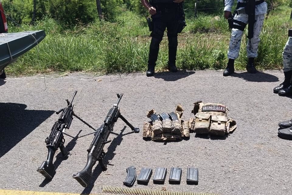 El aseguramiento de vehículos, armas, más de mil cartuchos e indumentaria se asocia al Cártel de Jalisco Nueva Generación (CJNG).