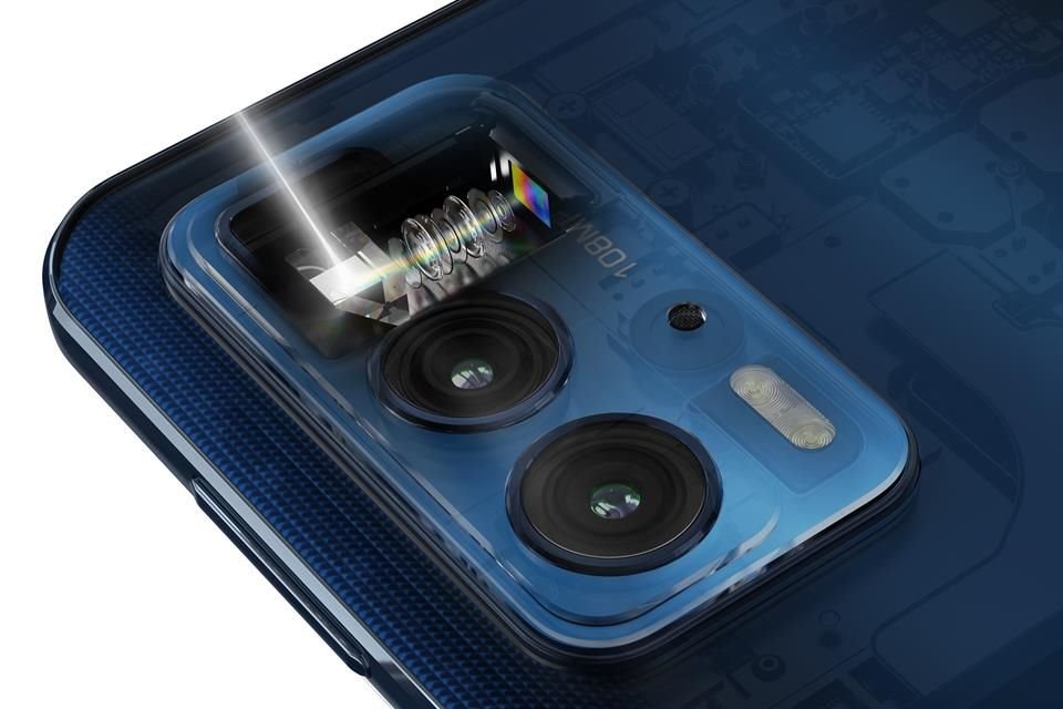 El telefoto con zoom de periscopio del moto edge 20 pro tiene 50 aumentos para captar imágenes a grandes distancias.