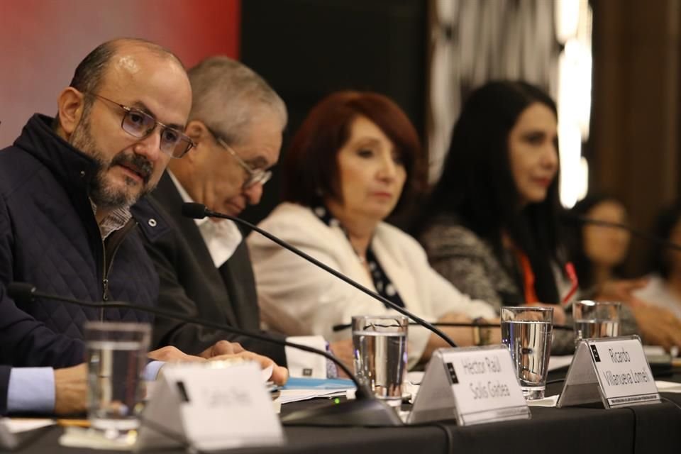 Declaró Villanueva, tras acudir al anuncio del ganador del Premio FIL de Literatura.