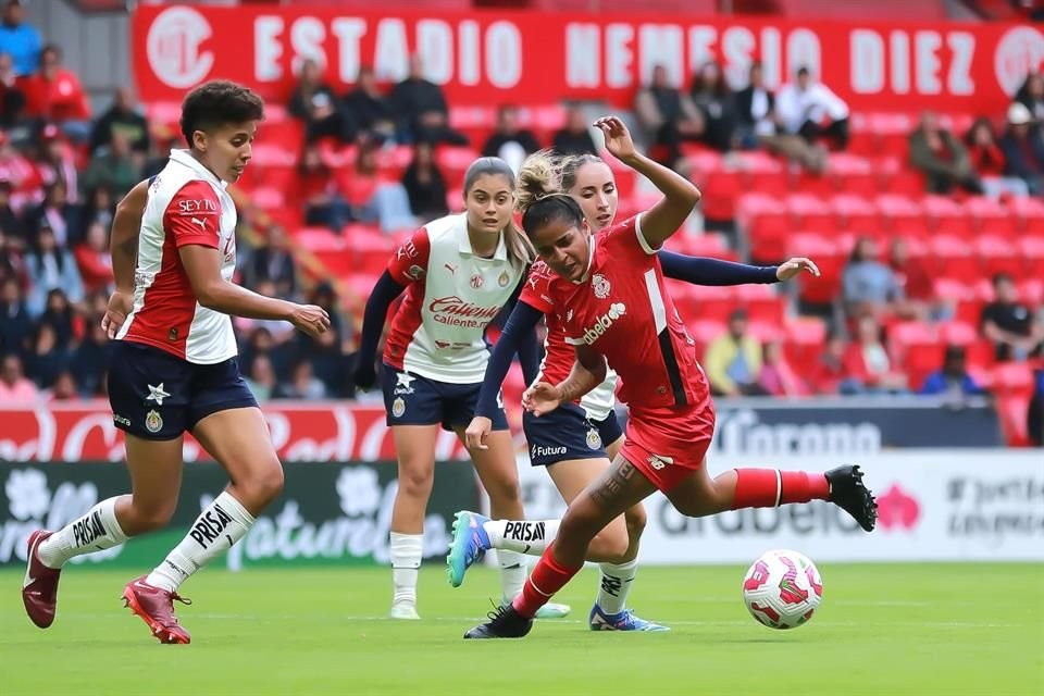 De forma sorpresiva, Chivas femenil cayó 2-0 ante Toluca en su visita al Estadio Nemesio Díez, y ya no pudo sumar su cuarto triunfo al hilo.