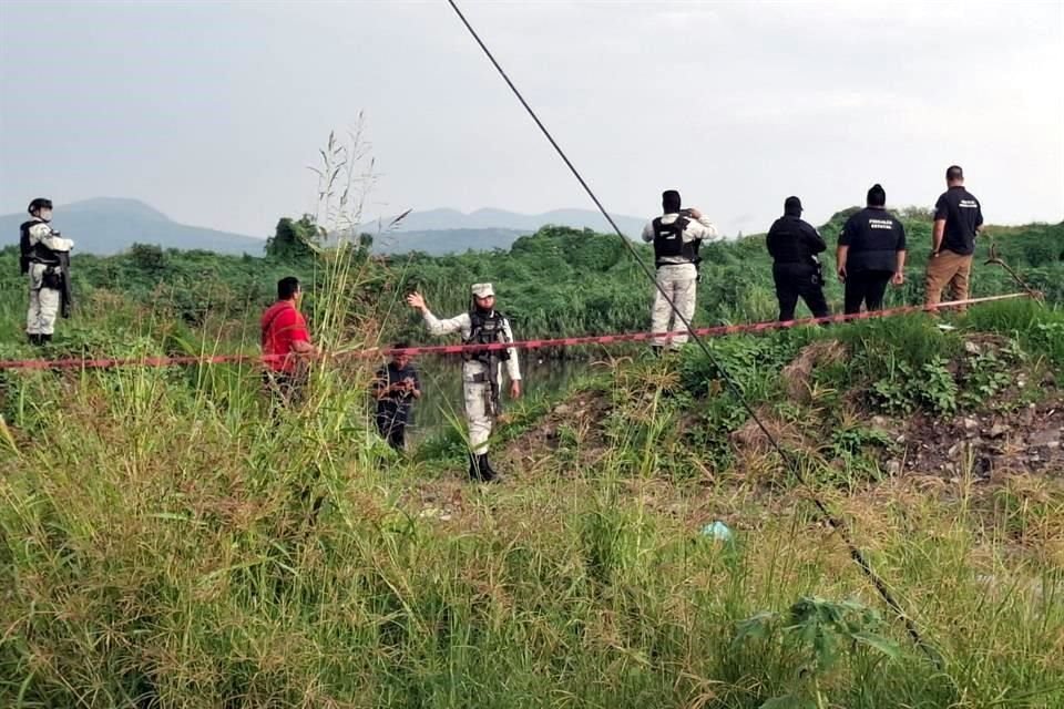El cadáver de un hombre fue descubierto cerca de las 17:00 horas, flotando en un canal, por vecinos de la Colonia Galaxia Bonito.