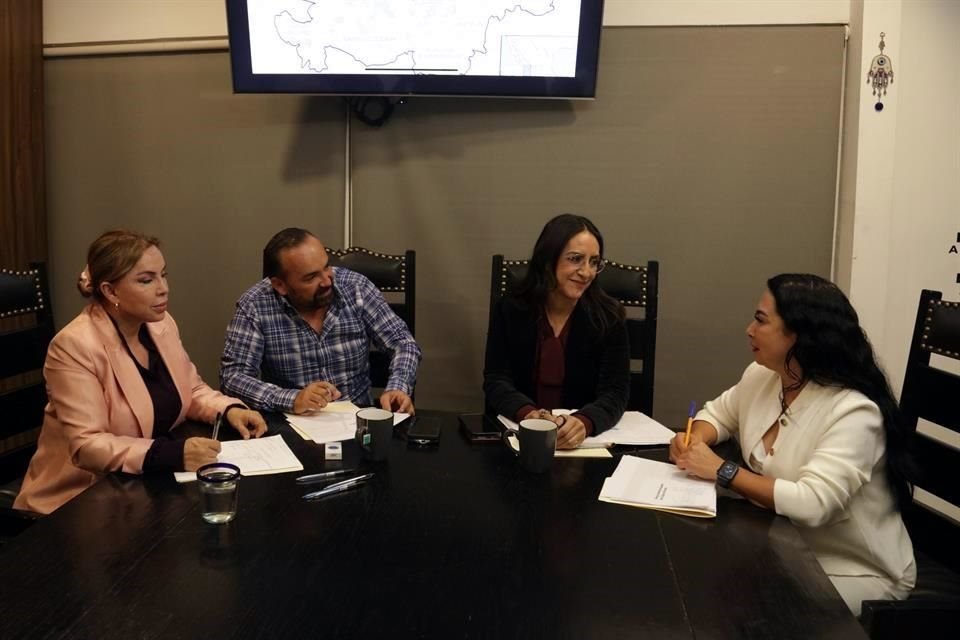 Laura Imelda Pérez Segura (izq. a der.), Sergio Chávez, María Elena Farías, y Ana Vergara.