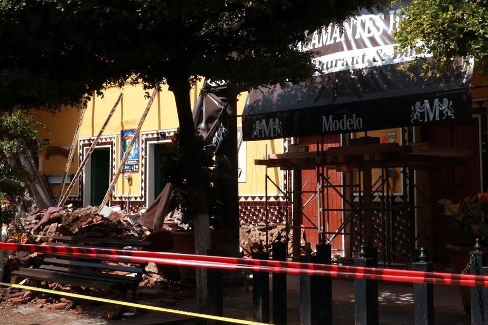La zona que colapsó en El Parián de Tlaquepaque se mantendrá cerrada por tiempo indefinido, informaron autoridades del Ayuntamiento.