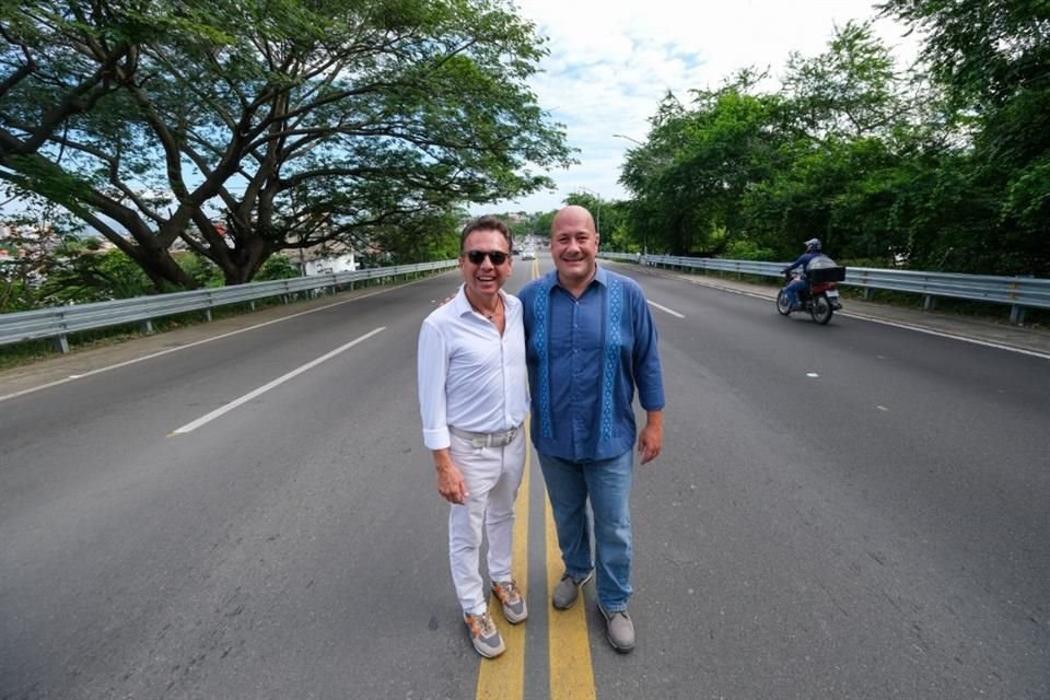 Alfaro y Lemus visitaron Puerto Vallarta como parte de una gira de trabajo para entregar diferentes obras.