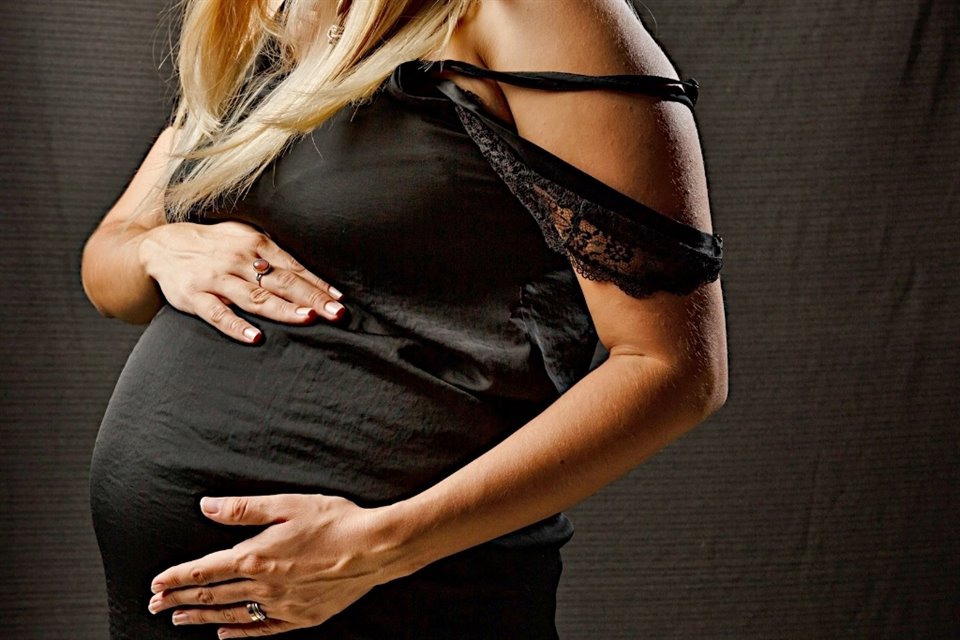 Instan a mujeres a no consumir alcohol u otras drogas durante el periodo de gestación. 
