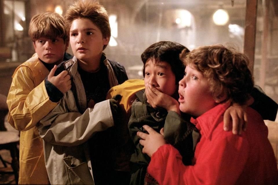 Si los reportes que navegan en Hollywood esta semana son ciertos, podríamos finalmente tener una secuela de la película clásica de aventuras de los 80, Los Goonies, para 2026 0 2027.