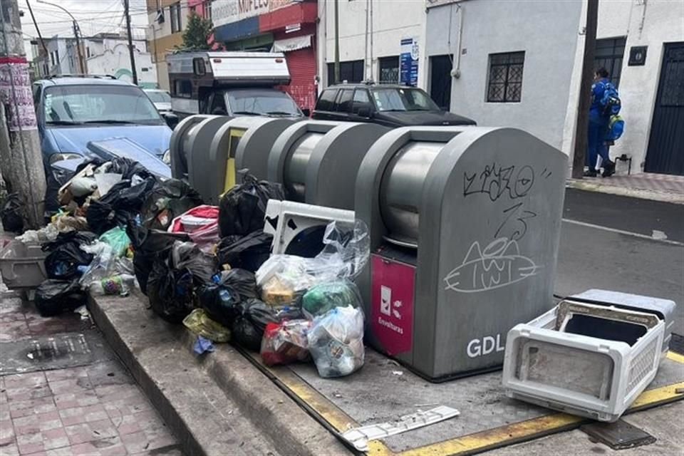 En días recientes, los camiones recolectores de basura han dejado de pasar en colonias como Providencia, Verde Valle, Moderna, Americana...