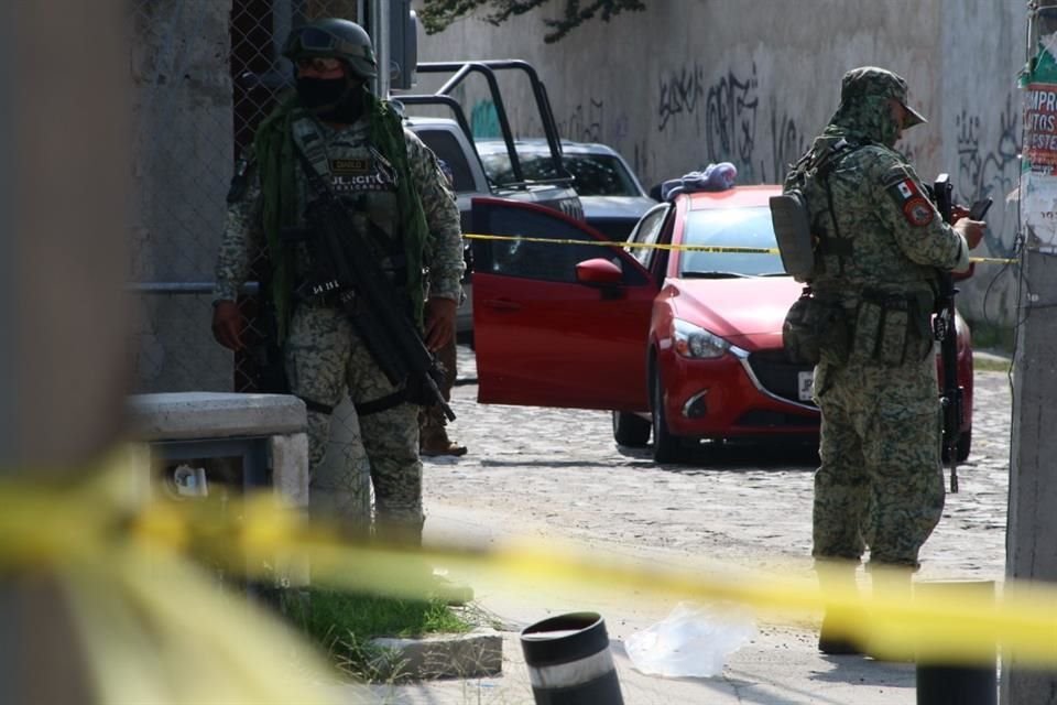Una mujer murió, un hombre fue herido y un menor de edad resultó ileso.