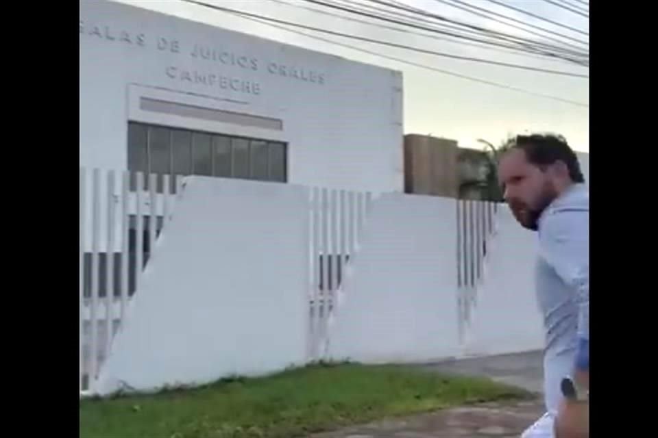 Movimiento Ciudadano denunció que el senador Barreda se encuentra acompañando a su padre, quien se encuentra detenido.