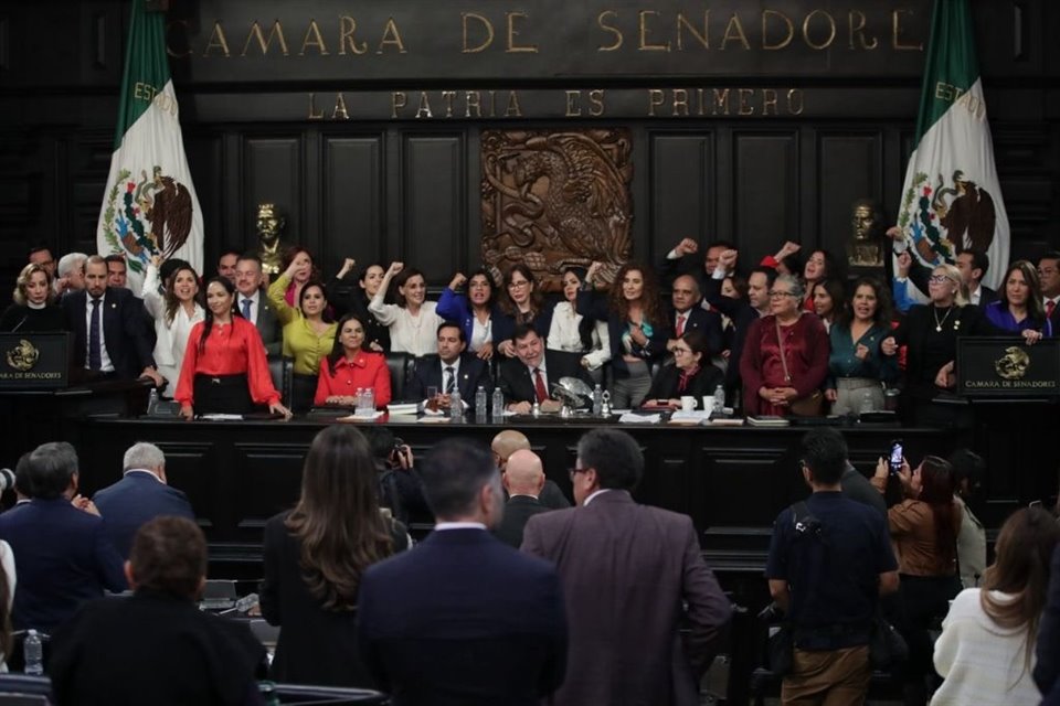 Con 86 votos a favor, Morena y aliados en Senado aprobaron en lo general reforma judicial, pese a intentos de Oposición para frenar sesión.