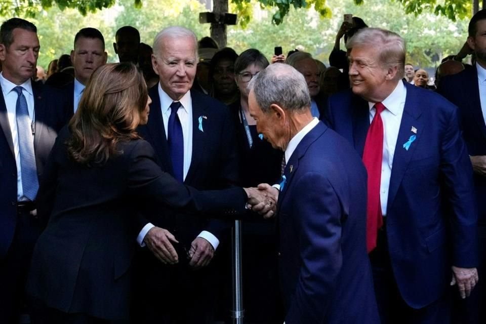 Kamala Harris y Donald Trump se dieron un apretón de manos durante ceremonia por el aniversario del 11 de Septiembre en NY.