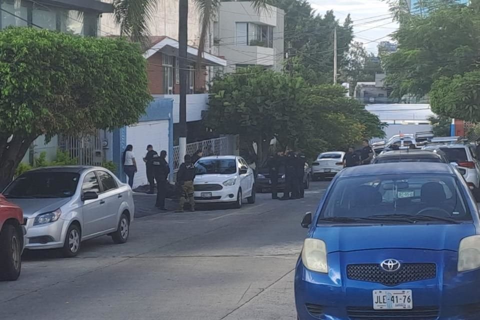 Un hombre fue asesinado a balazos en la Colonia Providencia, Segunda Sección en Guadalajara.  Le dispararon en la Calle Milán, cerca de San Juan poco antes  de las 17:00 horas.