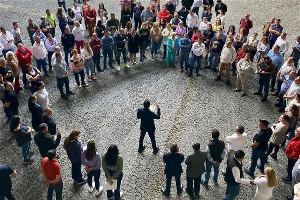 El Sindicato de Trabajadores al Servicio del Poder Legislativo, es encabezado por César Íñiguez.