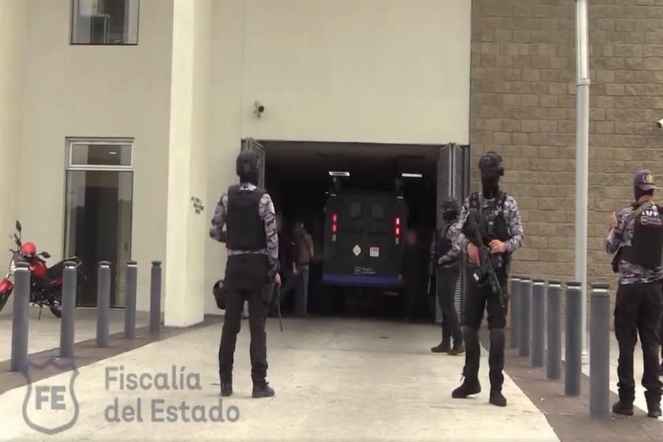 Agentes estatales llevaron a Edgar Alberto 'G' a Puente Grande.