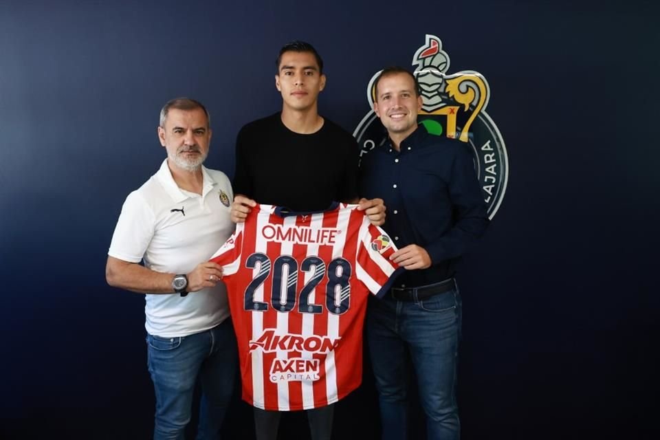 Raúl 'Tala' Rangel renovó su contrato con Chivas hasta el 2028.