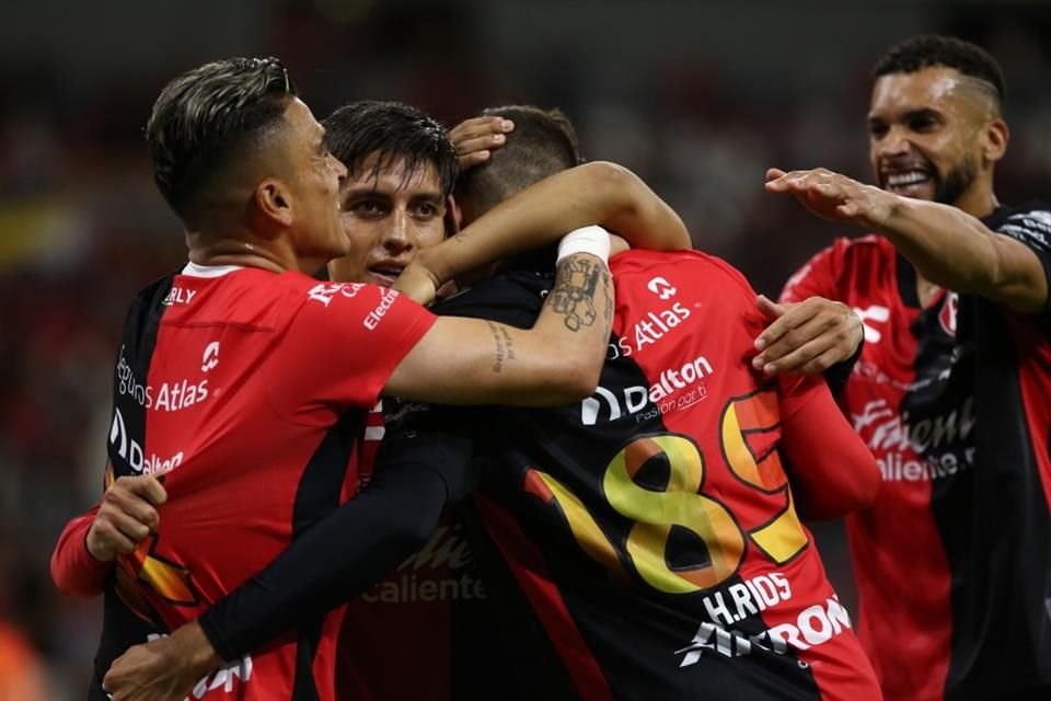 Con goles de Víctor Ríos y Jeremy Márquez, el Atlas venció 2-0 al Pachuca en tres minutos, aunque por momentos se conformó y no buscó aumentar su ventaja.