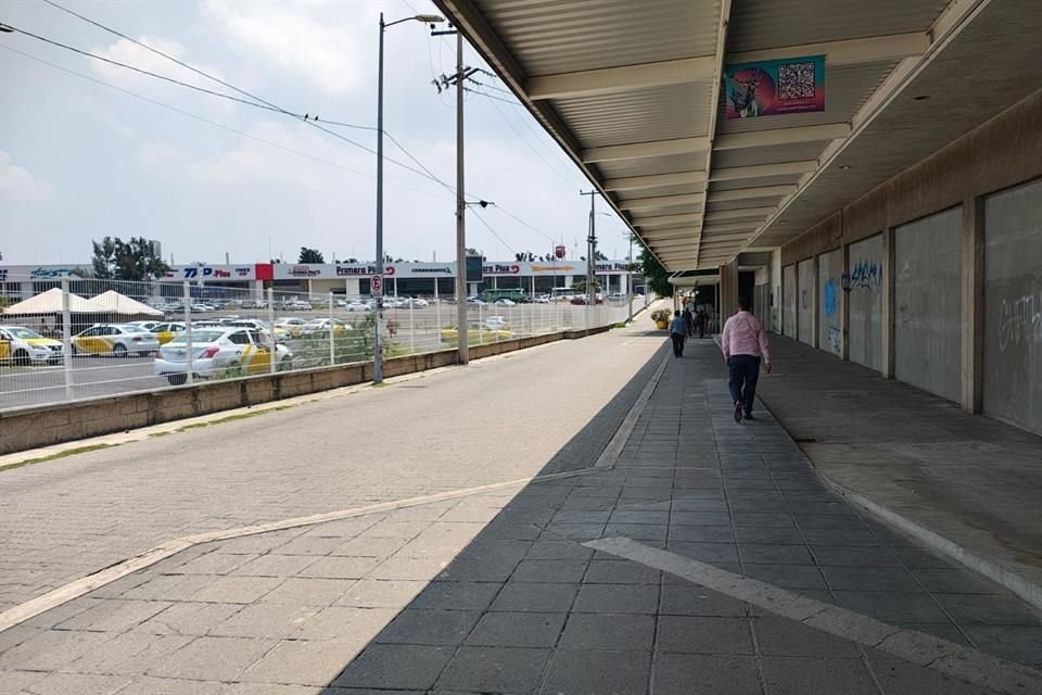 La Nueva Central Camionera está entre la Autopista y la Carretera Libre a Zapotlanejo.