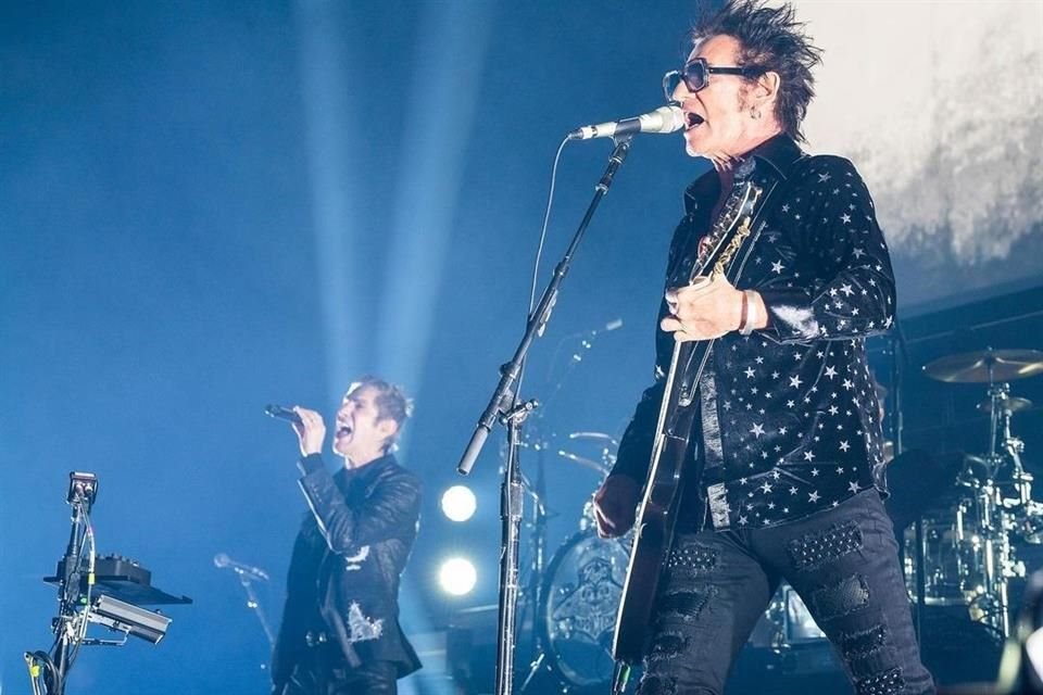 La banda Jane's Addiction se disculpó con sus fans por pelear en el escenario y canceló su show en Bridgeport, Connecticut.