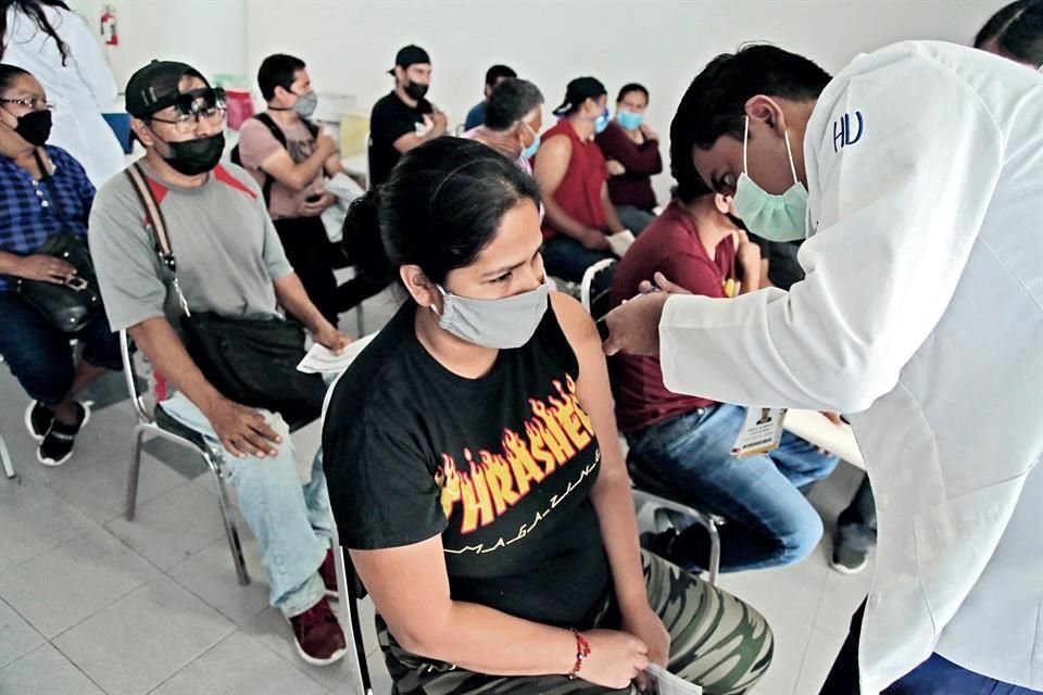 En municipios como García ya se realiza la vacunación   a personas de 30 a 39 años de edad.