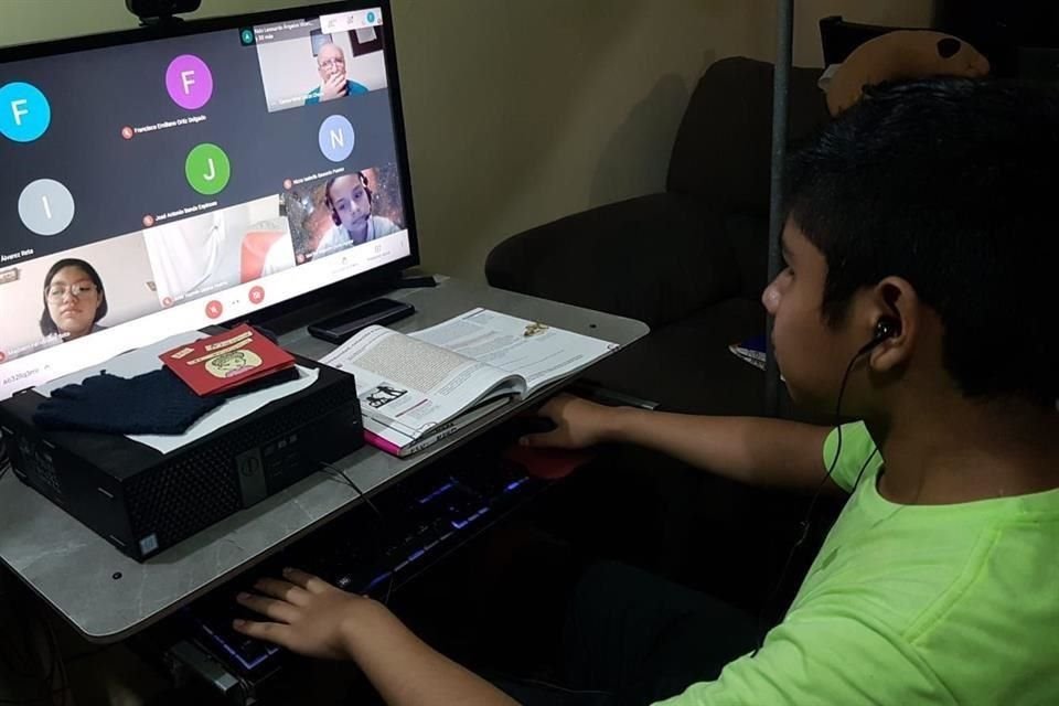 La brecha digital por acceso a proveedores del servicio de Internet ha ido disminuyendo, según académico.