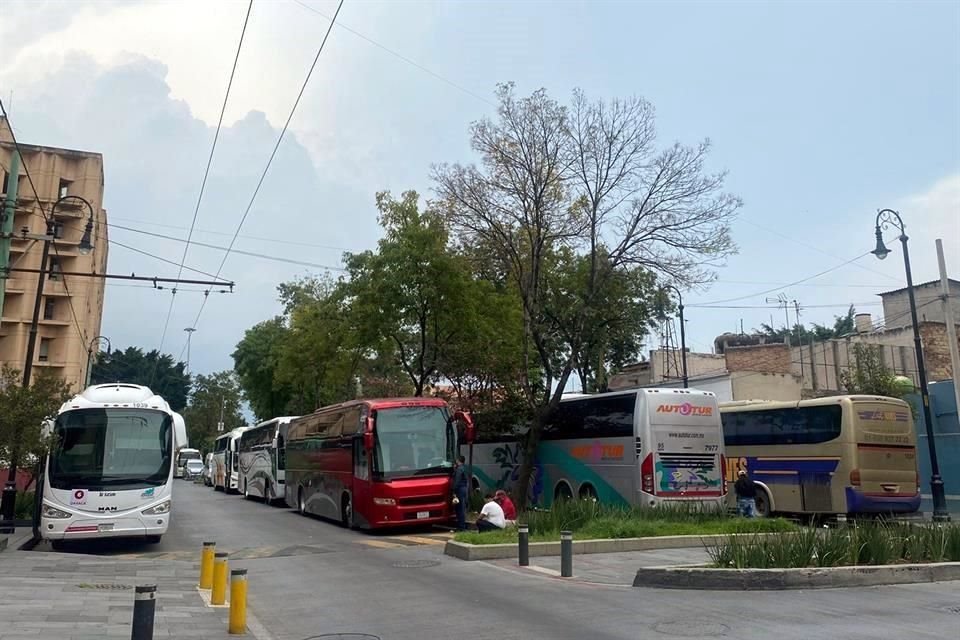 Beneficiarios de programas sociales fueron llevados por personal de la Secretaría del Bienestar para escuchar el último Grito de AMLO.