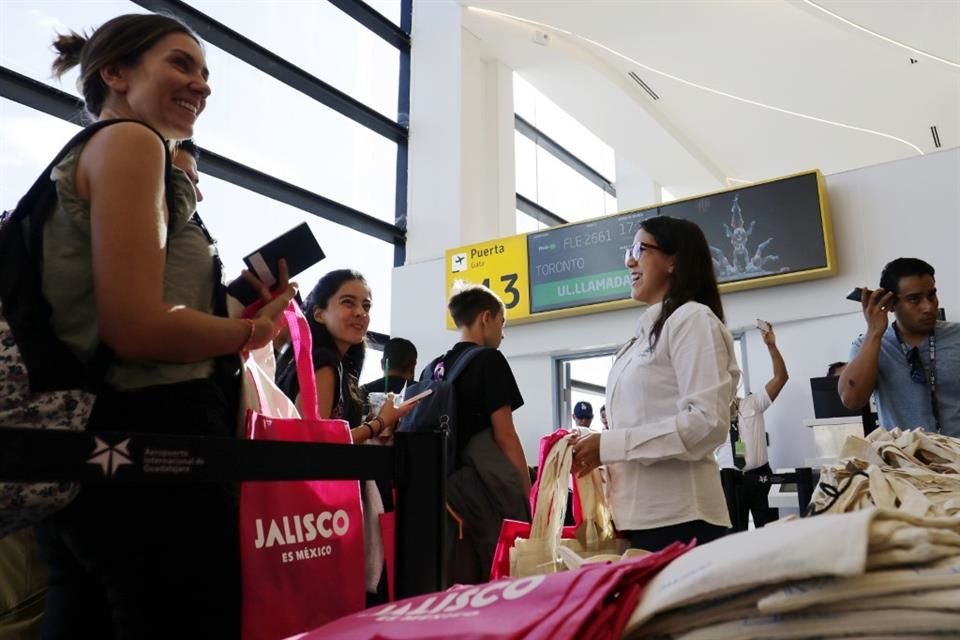 Ahora que GDL ya tiene dos rutas aéreas a Toronto y Vancouver, se  prevé que el tráfico de personas entre dichas ciudades sea 6 mil al mes.