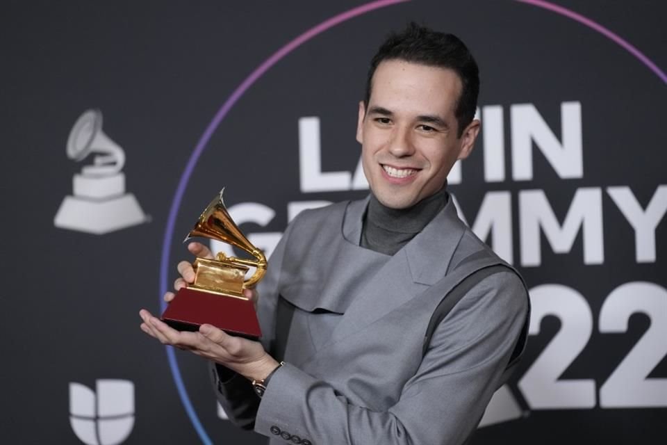 El mexicano Edgar Barrera lidera las nominaciones a los Latin Grammy 2024 con nueve menciones, incluyendo Álbum y Canción del Año.