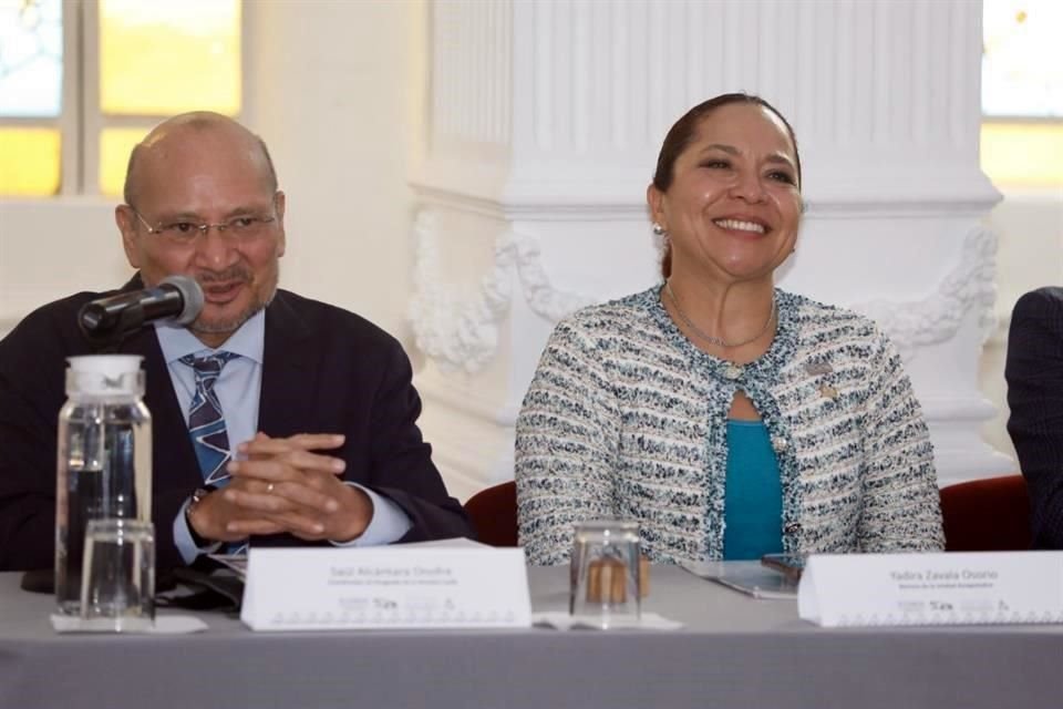 Saúl Alcántara Onofre, coordinador del posgrado en Diseño, Planificación y Conservación de Paisajes y Jardines de la UAM Azcapotzalco, junto a la rectora de este plantel Yadira Zavala Osorio.