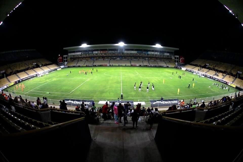 El partido no podrá jugarse en su horario.