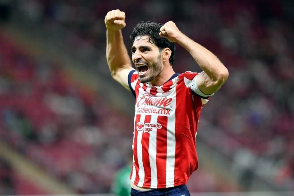 Antonio 'Pollo' Briseño vestirá la indumentaria escarlata luego que las Chivas y el Toluca llegaran a un acuerdo por su traspaso definitivo.