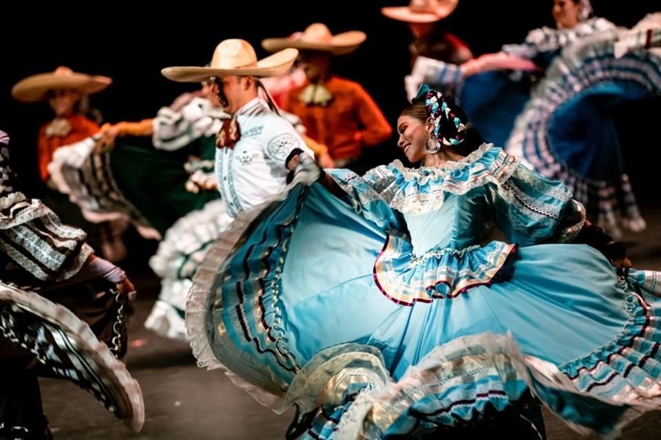 Échale, al son de mi tierra, espectáculo del Ballet Folklórico Nuevo Jalisco .