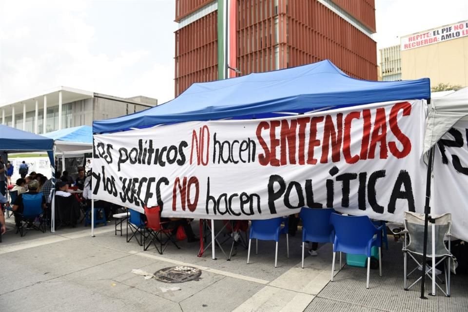 Plantón de Poder Judicial en Ciudad Judicial, en Jalisco.